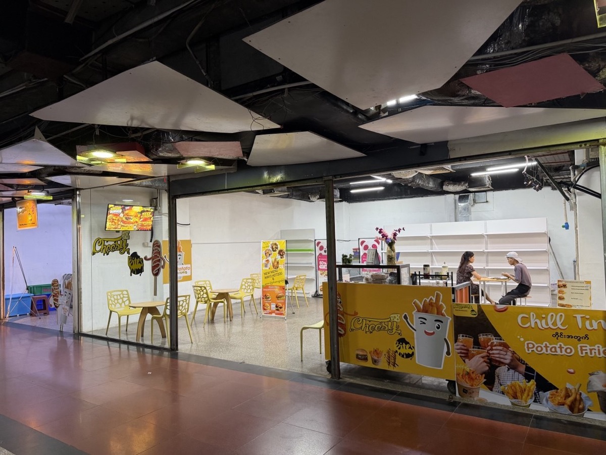 Counter and seating at the Taw Win Center outlet